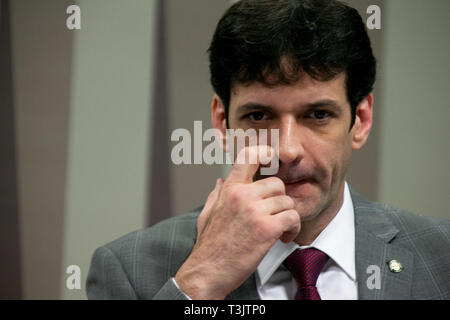 Brasilia, Brasile. Decimo Apr, 2019. Il ministro del Turismo Marcelo Alvaro partecipa in una pubblica audizione in sede di commissione per lo sviluppo regionale e il turismo nel Senato Federale. Credito: Foto Arena LTDA/Alamy Live News Foto Stock