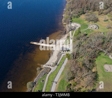 Balloch Country Park, Regno Unito. Decimo Apr, 2019. Splendido sole primaverile a Balloch Castle Country Park Da Loch Lomond. Credito: ALAN OLIVER/Alamy Live News Foto Stock