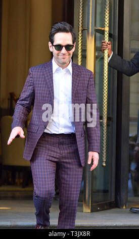 Londra, Regno Unito. Decimo Apr, 2019. Attore americano Paul Rudd a Londra per la premiere di 'Avengers-Endgame', lascia il Corinthia Hotel in Whitehall Place, Londra. Credito: PjrFoto/Alamy Live News Foto Stock