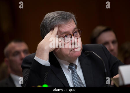 Washington DC, Stati Uniti d'America. Decimo Apr, 2019. Stati Uniti Attorney General William P. Barr testimonia davanti al Senato degli Stati Uniti Comitato su stanziamenti sottocomitato per il commercio, la giustizia, la scienza, e le relative agenzie sul colle del Campidoglio di Washington il 10 aprile 2019, dove ha dichiarato che lo spionaggio si è verificato durante il 2016 campagna presidenziale del Presidente americano Trump. | Utilizzo di credito in tutto il mondo: dpa picture alliance/Alamy Live News Foto Stock