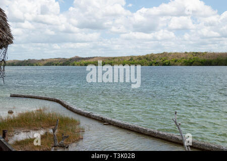 Chichancanab noto anche come Chichankanab,è un antico lago in Quintana Roo che potrebbe tenere il segreto della civiltà Maya misterioso del collasso. Foto Stock