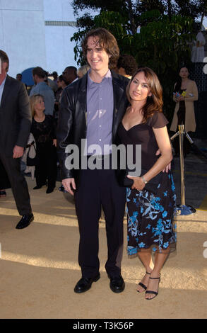 LOS ANGELES, CA. Luglio 22, 2002: attrice e cantante SUSANNA HOFFS & direttore marito JAY Roach all'Hollywood premiere del loro nuovo film Austin Powers in Goldmember. © Paul Smith / Featureflash Foto Stock