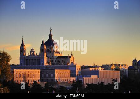 Cattedrale di Santa Maria la Real de La Almudena, Madrid, Spagna, Europa Foto Stock