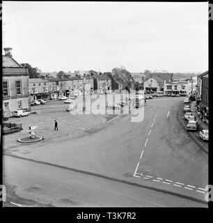 Market Place, Leyburn, North Yorkshire, 1967. Creatore: Eileen Deste. Foto Stock