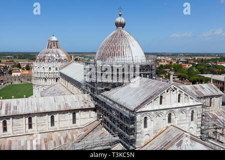 Vista della cattedrale dalla Torre Pendente di Pisa Foto Stock