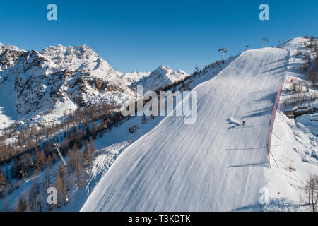 Gli sciatori sulle piste da sci, ski resort in Valtellina. Foto Stock