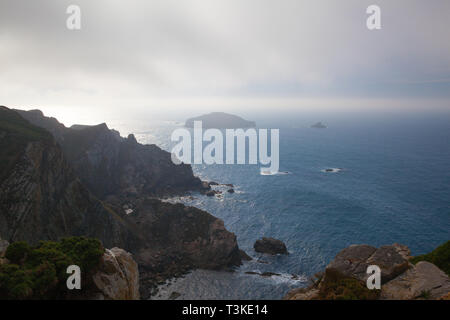 Vista delle scogliere di pericolo in Cabo Penas, Asturias, Spagna Foto Stock