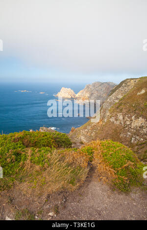 Vista delle scogliere di pericolo in Cabo Penas, Asturias, Spagna Foto Stock