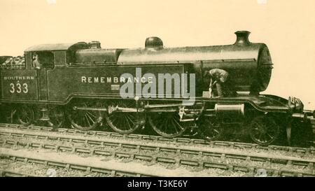 "War Memorial locomotiva, "ricordo", Sezione di Brighton, Ferrovia meridionale", 1930. Creatore: GU Morris. Foto Stock