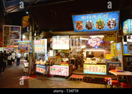 Taichung Taiwan 29 Marzo 2019 : cucina di strada sul mercato notturno Foto Stock