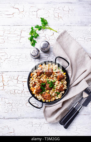 Bulgur con carne e verdure Foto Stock