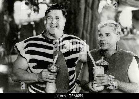 John Goodman e Rick Moranis nel film I FLINTSTONES, 1994 Foto Stock