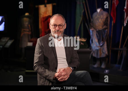 Attore Liam Cunningham, che gioca a Davos Seaworth nel gioco di troni, in occasione del lancio del gioco di troni itinerante al Titanic Exhibition Centre di Belfast. Foto Stock