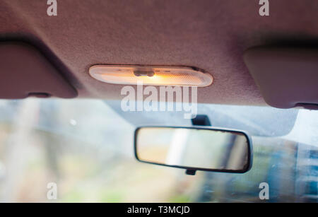 Auto interruttore illuminazione per lampadina luce interna Foto stock -  Alamy