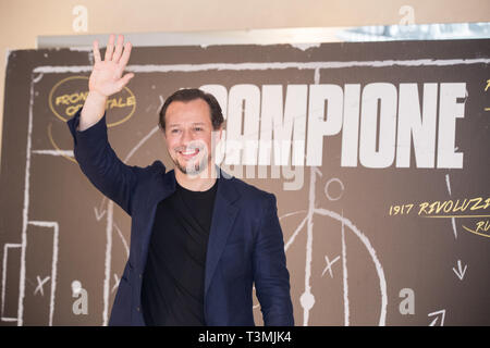 Roma, Italia. Decimo Apr, 2019. Stefano Accorsi Photocall del film italiano "Il Campione" Credito: Matteo Nardone/Pacific Press/Alamy Live News Foto Stock