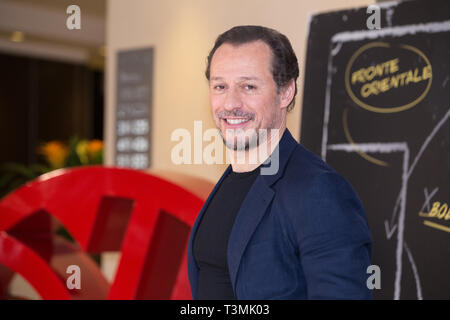 Roma, Italia. Decimo Apr, 2019. Stefano Accorsi Photocall del film italiano "Il Campione" Credito: Matteo Nardone/Pacific Press/Alamy Live News Foto Stock