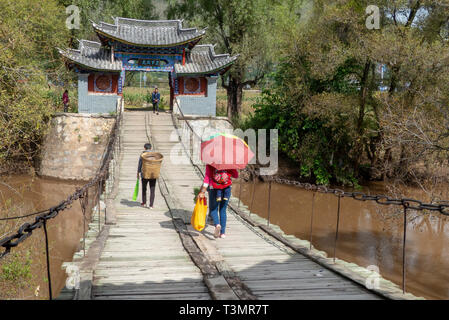 Ponte tradizionale in Shigu, Yunlong, Yunnan, Cina Foto Stock