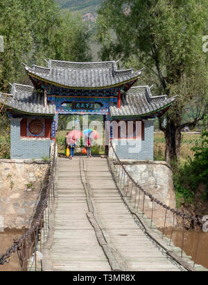 Ponte tradizionale in Shigu, Yunlong, Yunnan, Cina Foto Stock