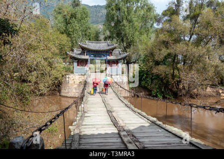 Ponte tradizionale in Shigu, Yunlong, Yunnan, Cina Foto Stock