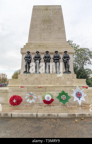 Horse Guards Road, Londra centrale, monumento ai caduti nella Guerra Mondiale 2 e quelli in servizio dal 1918 Foto Stock