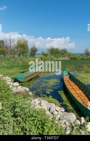 La pesca in barca sul Lago Erhai, Shuanglang, Yunnan, Cina Foto Stock