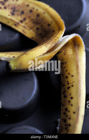 buccia di banana Foto Stock