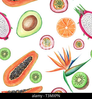 Acquerelli di frutti tropicali seamless pattern. Dipinto a mano illustrazioni: avocado, papaia, arancio, kiwi, maracuja e strelitzie su sfondo bianco. Foto Stock