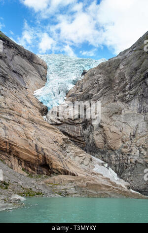 Fusione del Ghiacciaio Briksdal in Norvegia, close up Foto Stock