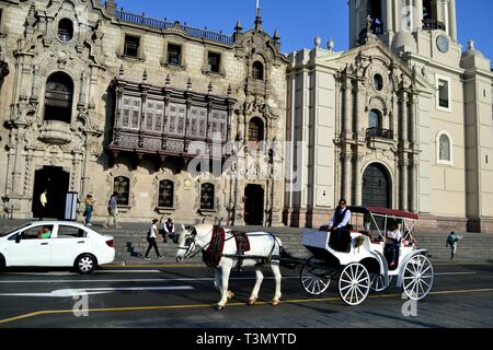 Gite turistiche in carrelli - Plaza de Armas a LIMA.-.PERÙ Foto Stock