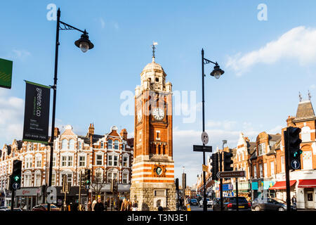 La Torre dell Orologio in Crouch End, Londra, Regno Unito, eretto nel 1895 in "l'apprezzamento e il riconoscimento dei servizi pubblici" di Henry Reader Williams (1822-97) Foto Stock