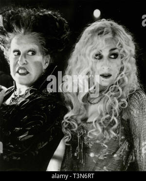 Bette Midler e Sarah Jessica Parker nel film Hocus Pocus, 1993 Foto Stock