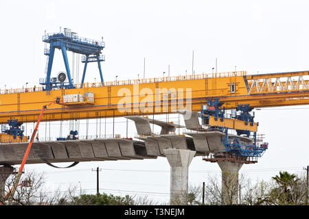 Nuovo ponte sul porto di costruzione, sei-lane cable-soggiorno, calcestruzzo ponte segmentale. Foto Stock