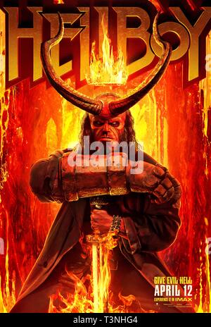 Data di rilascio: Aprile 12, 2019 Titolo: Hellboy STUDIO: Lionsgate direttore: Neil Marshall trama: basato sui romanzi grafici da Mike Mignola, Hellboy, catturato tra i mondi del soprannaturale e umana, battaglie un antico maga vendetta. STARRING: David Harbour come Hellboy Poster arte. (Credito Immagine: © Lionsgate/Entertainment Immagini) Foto Stock