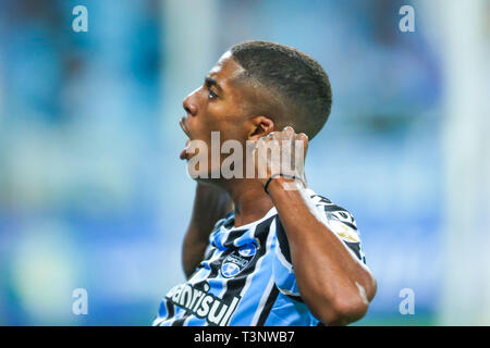 PORTO ALEGRE, RS - 10.04.2019: GRÊMIO X ROSARIO CENTRAL ARG - Jean Pyerre celebra Grêmio&#39;s 2 nd Grêmio corrispondono, durante il Grêmio vs Rosario Central (ARG), un valido confronto il quarto round del gruppo H (Round 4 di 6 ma6 corrispondenze) di Conmebol Copa Libertadores 2019. Gioco tenuto presso il Grêmio Arena nella notte di mercoledì (10) a Porto Alegre, RS, Brasile festeggia il ((primo) Numero di gol) obiettivo del Grêmio, segnato da lui, durante il Grêmio x Rosario Central (ARG), partita valevole per il quarto round della fase del gruppo H (Round 4 di 6 partite) di Conmebol Copa Libertadores 2019. Gioco svolto presso l'Arena o Foto Stock