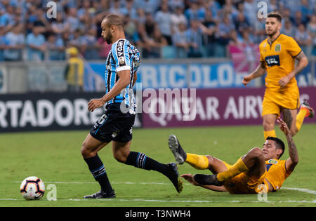 RS - Porto Alegre - 04/10/2019 - Libertadores 2019, Gremio x Rosario Central - Thaciano fare Gremio contesta una lotta come Recalde do Rosario Central durante una partita all'Arena do Gremio per la Libertadores 2019 campionato foto: Jeferson Guareze / AGIF Foto Stock