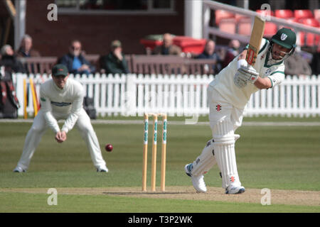 Leicester, Regno Unito. Xi Apr, 2019. Hamish Rutherford batting durante la contea Specsavers gara di campionato tra Leicestershire e Worcestershire a Grace Road, Leicester, Inghilterra il 11 aprile 2019. Foto di Giovanni Mallett. Solo uso editoriale, è richiesta una licenza per uso commerciale. Nessun uso in scommesse, giochi o un singolo giocatore/club/league pubblicazioni. Credit: UK Sports Pics Ltd/Alamy Live News Foto Stock