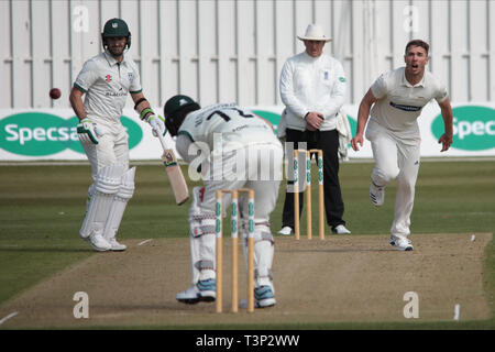 Leicester, Regno Unito. Xi Apr, 2019. Sarà Davis batte Hamish Rutherford durante la contea Specsavers gara di campionato tra Leicestershire e Worcestershire a Grace Road, Leicester, Inghilterra il 11 aprile 2019. Foto di Giovanni Mallett. Solo uso editoriale, è richiesta una licenza per uso commerciale. Nessun uso in scommesse, giochi o un singolo giocatore/club/league pubblicazioni. Credit: UK Sports Pics Ltd/Alamy Live News Foto Stock