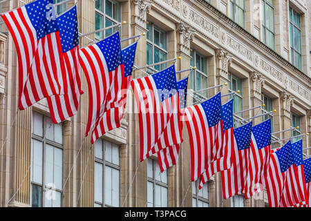 Bandierine americane floating uno dei principali punti di riferimento di Manhattan a New York City USA Foto Stock