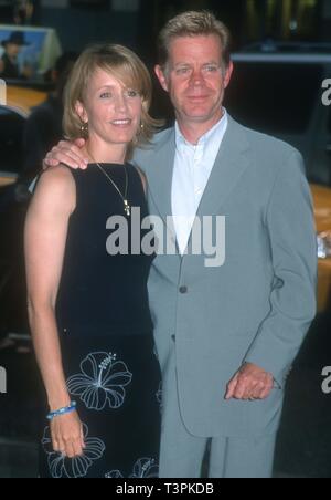 William H. Macy e moglie Felicity Huffman 2001 Jurassic Park III lo screening di foto da John Barrett/il PHOTOlink /MediaPunch Foto Stock