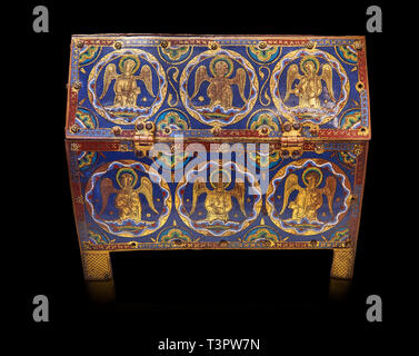 Medievale scatola smaltata raffiguranti angeli, circa12th secolo da Limoges, smalto su oro. Annuncio. Il museo del Louvre di Parigi. Foto Stock