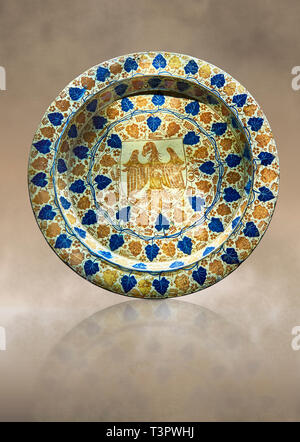 Hispano-Moresque ware piatto con un motivo di Eagle. Faience lustre ware, islamica stile di ceramiche prodotte in Manises, Al Andalus, presente giorno Spagna in th Foto Stock