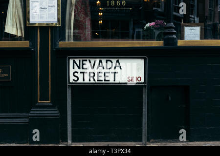 London, Regno Unito - Luglio 23, 2018: Nevada strada segno, Royal Borough of Greenwich, London, Regno Unito Foto Stock