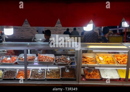 Negozio di alimentari a Galle Face Green Park al mare di Colombo, capitale dello Sri Lanka. Foto Stock