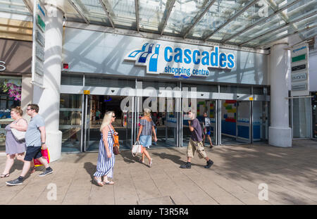 Cascades Shopping Centre entrata a Portsmouth, Hampshire, Inghilterra, Regno Unito. Foto Stock