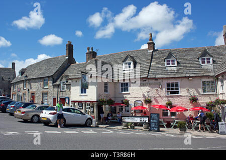 Corfe Castle Village Square in Dorset, Regno Unito Foto Stock
