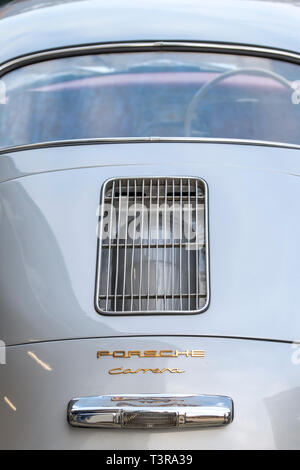 Porsche 356 Carrera auto a Bicester Heritage Centre, Oxfordshire, Inghilterra Foto Stock