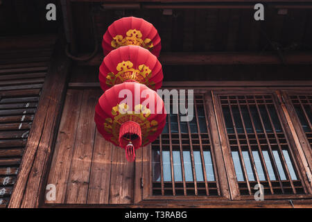 Qixiang Sanfang (tre corsie e sette Vicoli), Fuzhou, Cina - 05 Aprile 2019: persone visitando la famosa destinazione di viaggio e camminare sulla strada Foto Stock