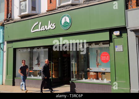 Clarks negozio di calzature in Bell Street, Henley-on-Thames, Regno Unito Foto Stock