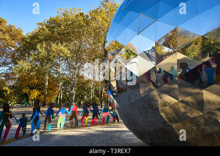 Universo illuminato - festeggiando il 70° anniversario delle Nazioni Unite centrato su Campo da gioco Rumsey di Central Park Foto Stock