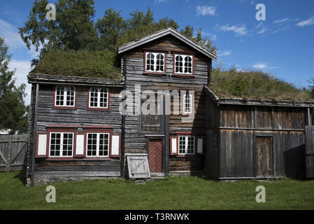 Sverresborg, Trøndelag Folkmuseum è un museo a cielo aperto di Trondheim con antiche case originale come Aspaas casa dalla città mineraria di Røros. Foto Stock